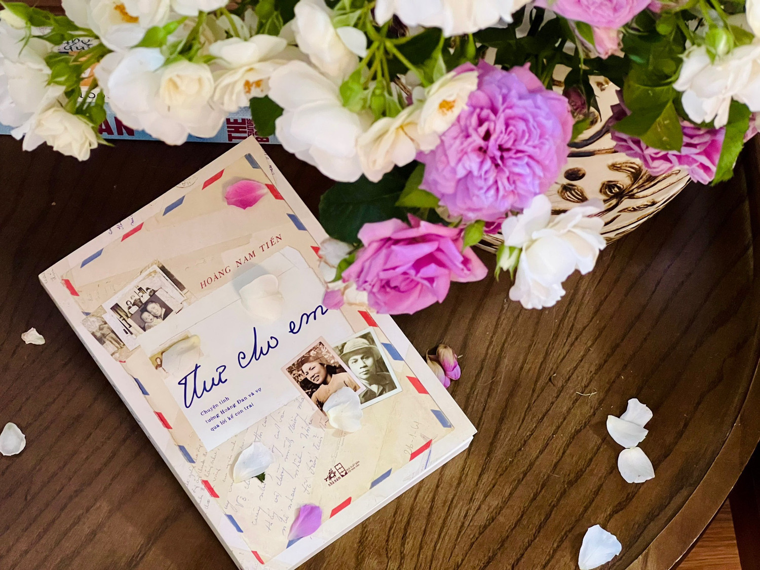 SỰ CỐNG HIẾN CỦA MỘT NGƯỜI YÊU SÁCH TẬN TỤY