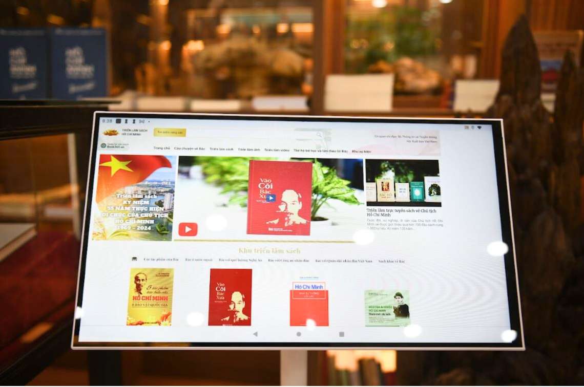 Di sản Hồ Chí Minh đến gần bạn đọc qua sách điện tử, sách nói