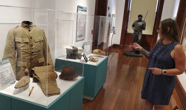 Người hâm mộ kỷ niệm sinh nhật lần thứ 125 Ernest Hemingway tại Key West yêu dấu của nhà văn - Ảnh 9.