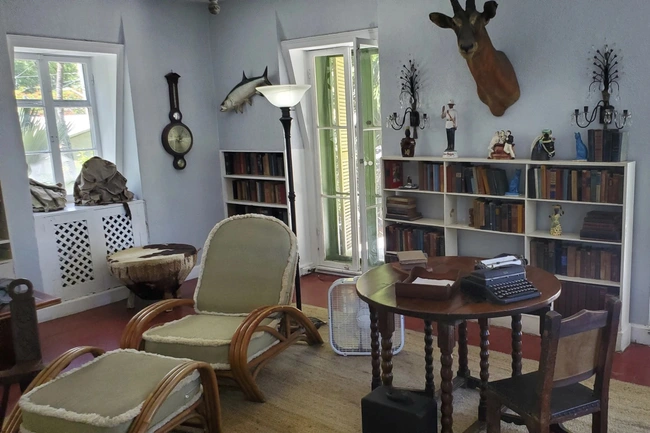 Người hâm mộ kỷ niệm sinh nhật lần thứ 125 Ernest Hemingway tại Key West yêu dấu của nhà văn - Ảnh 8.