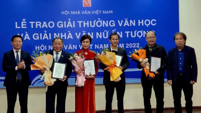 Hội Nhà văn Việt Nam tổ chức Lễ trao Giải thưởng Văn học và Giải nhà văn nữ ấn tượng năm 2022