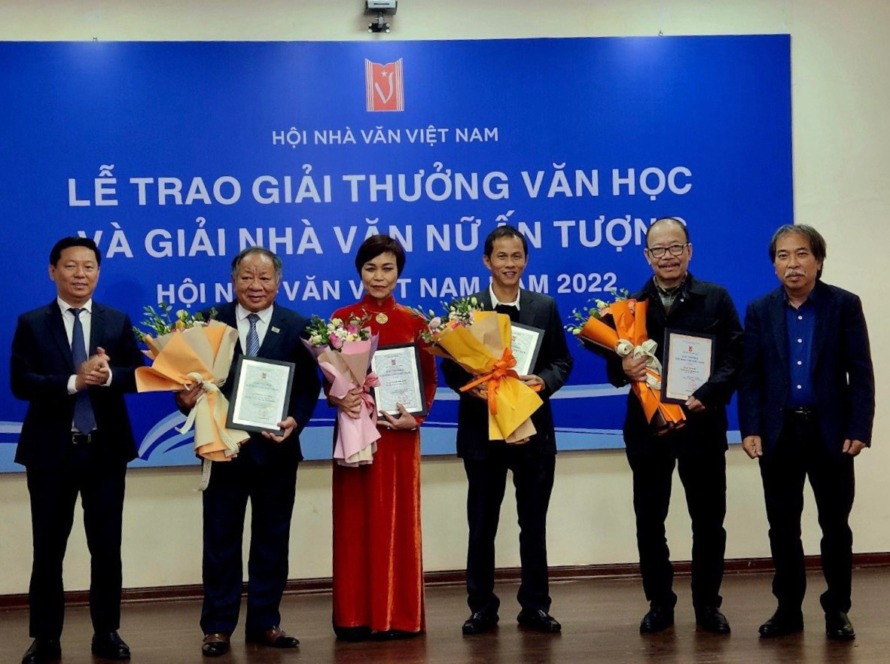 Hội Nhà văn Việt Nam tổ chức Lễ trao Giải thưởng Văn học và Giải nhà văn nữ ấn tượng năm 2022