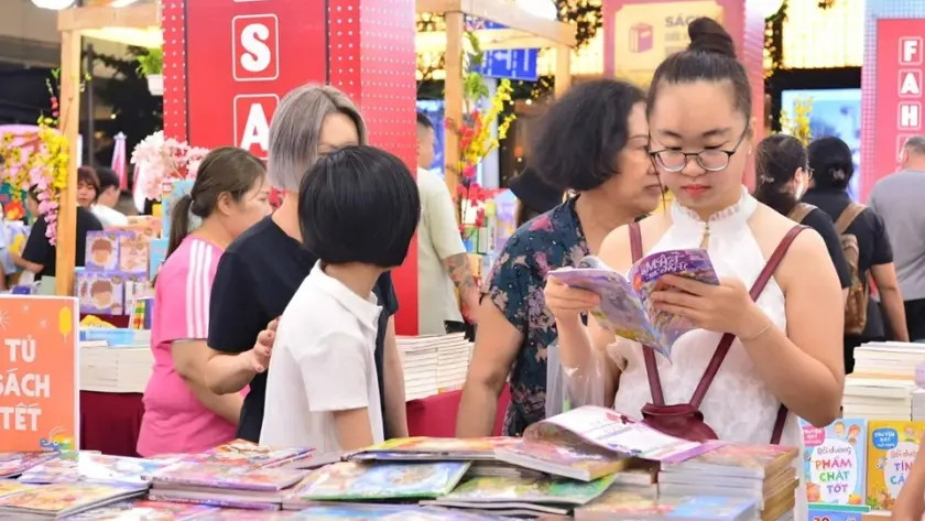 CÁC NHÀ SÁCH PHÁT TRIỂN THẾ NÀO TRONG THỜI ĐẠI THƯƠNG MẠI ĐIỆN TỬ?