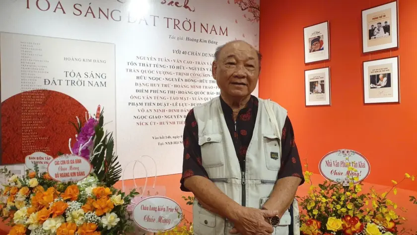 Cuốn sách 'Tỏa sáng đất trời Nam' là minh chứng cho nỗ lực không mệt mỏi của NSNA, nhà báo Hoàng Kim Đáng