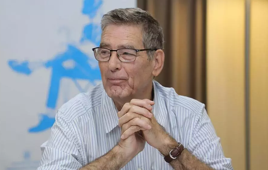 Dịch giả Mỹ: 'Thơ Trần Lê Khánh vượt rào cản ngôn ngữ'