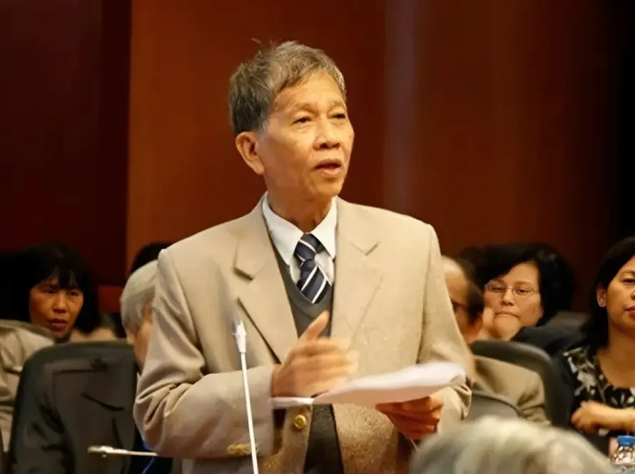 Điều khiến cho nhà văn “không nhạt”