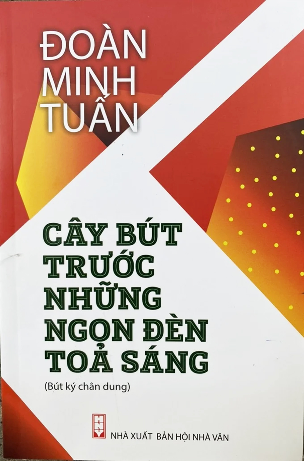 Đoàn Minh Tuấn say đắm trong vừng sáng lung linh