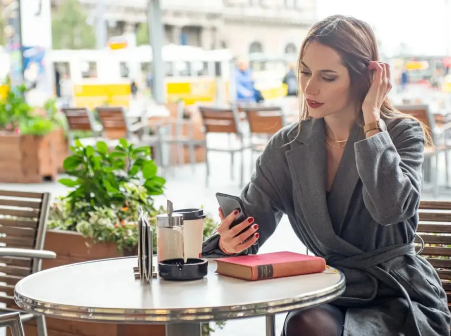 Giới trẻ 'phông bạt', đọc giả vờ