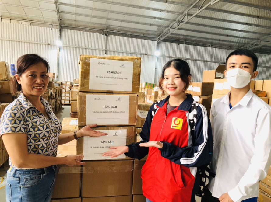 KHI TẶNG SÁCH TRỞ THÀNH NGHĨA CỬ ĐẸP