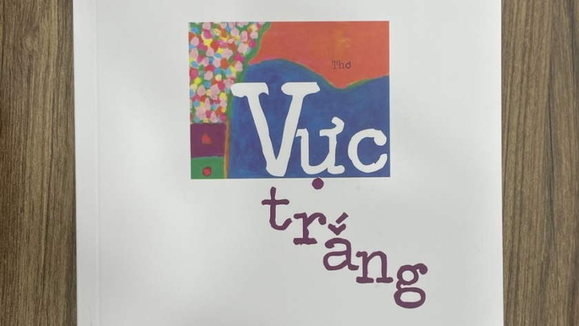 MỘT NHÀNH LAU TRẮNG MỜ MÂY