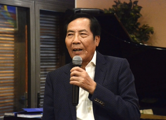 Nhà thơ Thuận Hữu tại buổi ra mắt tập thơ, hôm 5/4. Ảnh: Hội Nhà văn Việt Nam