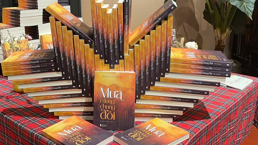 PHẠM VIỆT TIẾN GỬI NIỀM TIN VÀ TÌNH YÊU CUỘC SỐNG VÀO NHỮNG TRANG VIẾT