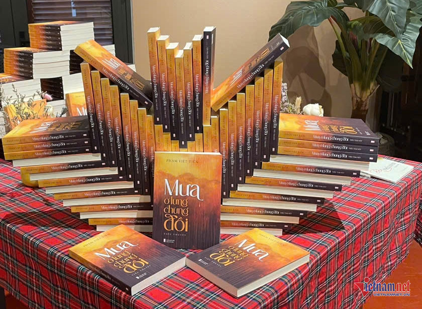 PHẠM VIỆT TIẾN GỬI NIỀM TIN VÀ TÌNH YÊU CUỘC SỐNG VÀO NHỮNG TRANG VIẾT