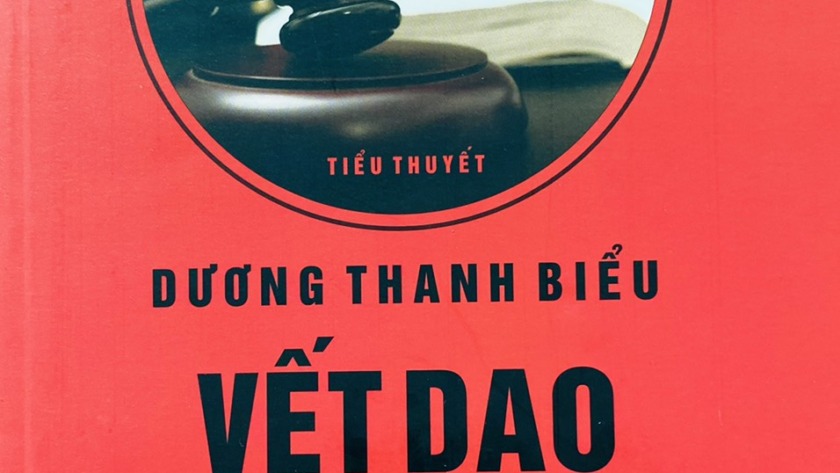 Ra mắt tiểu thuyết “Vết dao ngược đêm trăng”