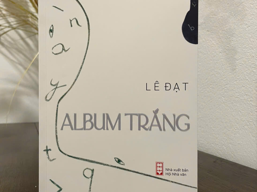 SOI TỪNG TRANG ALBUM DƯỚI ÁNH SÁNG MẶT TRỜI