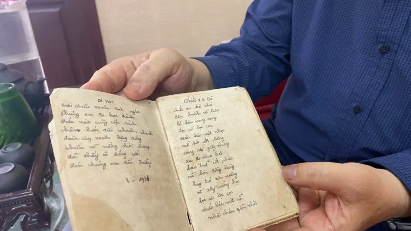 TẬP THƠ CHÉP TAY TRỞ VỀ VỚI TRẦN ĐĂNG KHOA SAU GẦN 60 NĂM