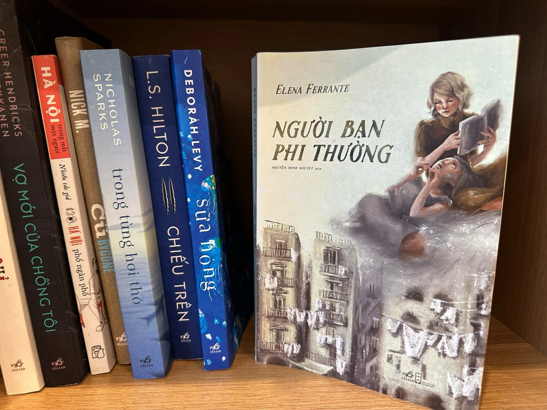 Thân thế kỳ bí của tác giả cuốn sách được bình chọn hay nhất thế kỷ 21