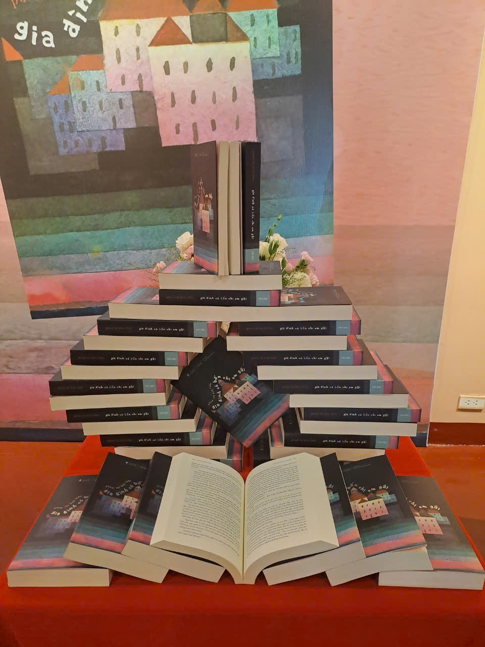 Tiểu thuyết hơn 600 trang phơi bày tật xấu trong gia đình người Việt