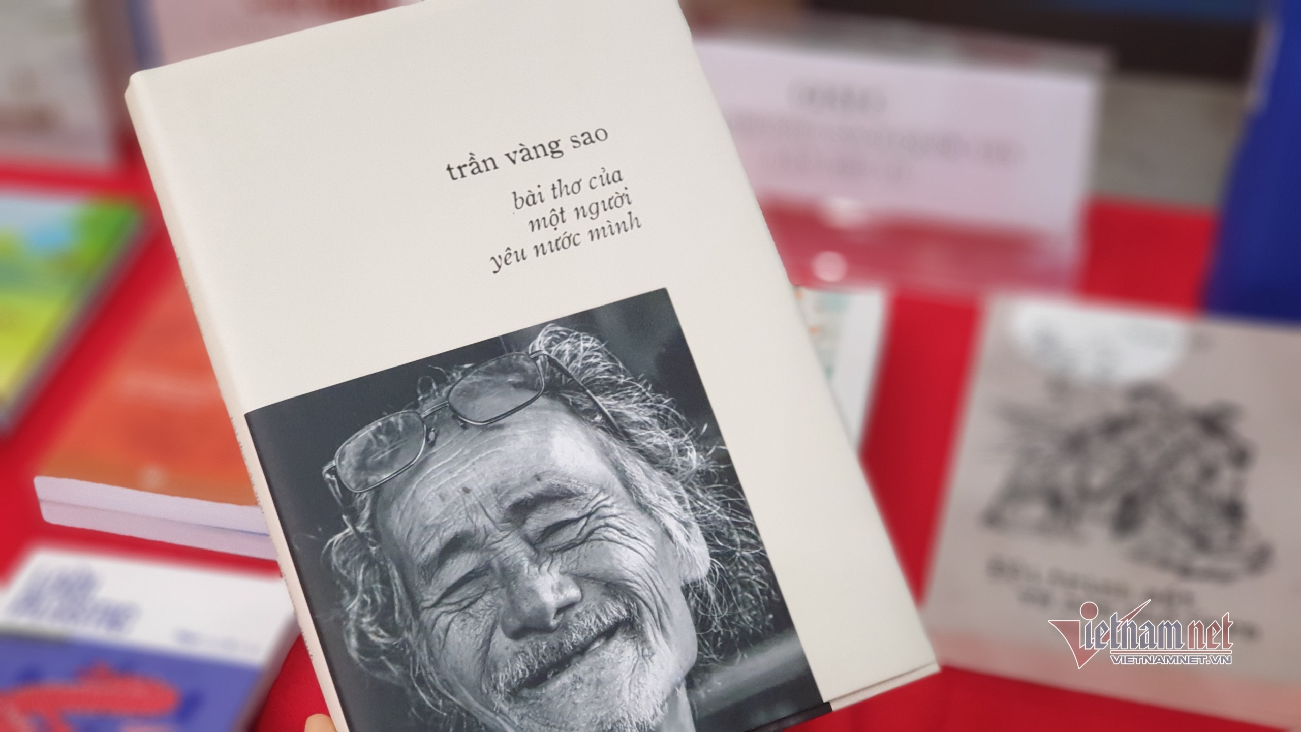 Tuyển tập của nhà thơ Trần Vàng Sao đoạt Giải B Sách quốc gia