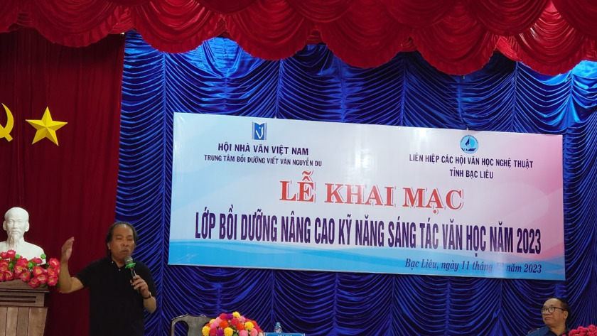 VĂN HÓA TẶNG SÁCH TRONG THỜI ĐẠI CÔNG NGHỆ