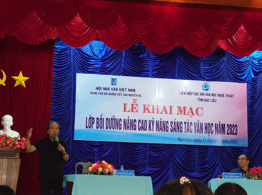 VĂN HÓA TẶNG SÁCH TRONG THỜI ĐẠI CÔNG NGHỆ