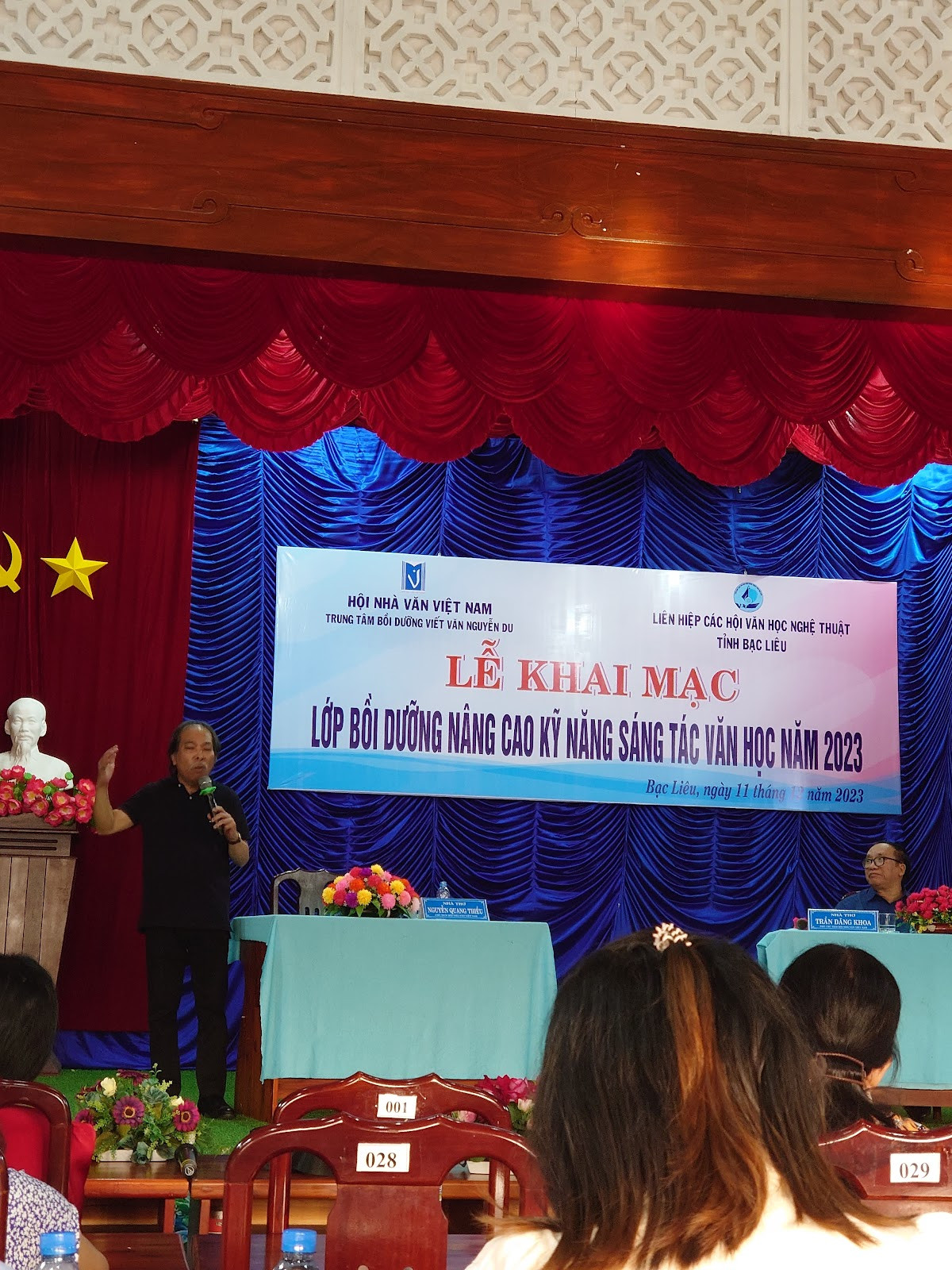 VĂN HÓA TẶNG SÁCH TRONG THỜI ĐẠI CÔNG NGHỆ