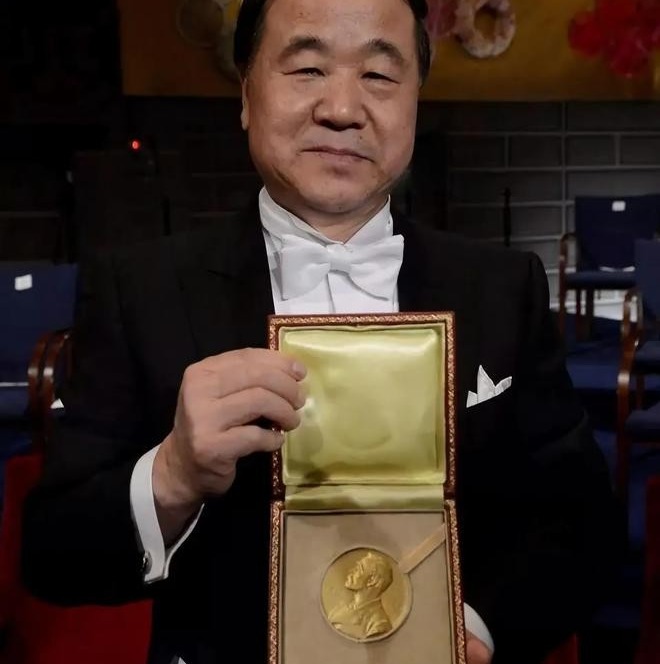 XÔN XAO VỤ NHÀ VĂN TRUNG QUỐC MẠC NGÔN BỊ KIỆN RA TÒA